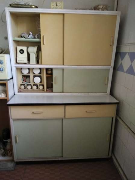шкаф кухонный из двух частей в нормальном состоянии