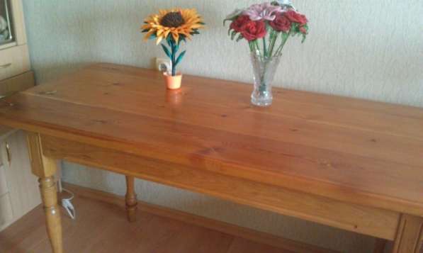 Продаю стол кухонный из натурального дерева в Краснодаре