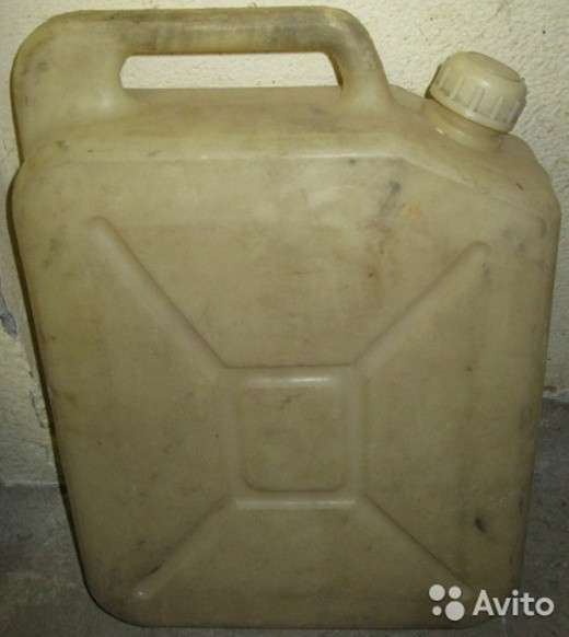 Канистра пластик для бензина масла воды в Сыктывкаре