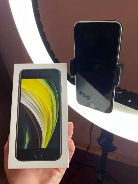 Продам iPhone SE 2020 на 64gb в чёрном цвете