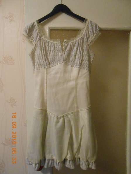 Платье женское белое бежевое новое в фото 3