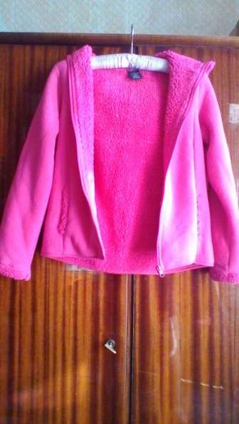 Куртка розовая на молнии