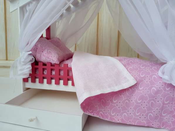 Кровать-домик для куклы. Лучшая игрушка в подарок девочке в Москве