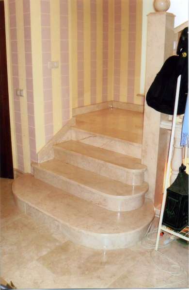Лестницы из натурального камня мрамора и гранита в Серпухове фото 10