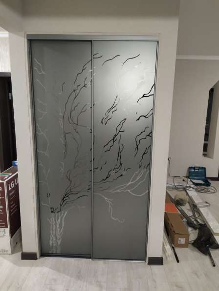 Пескоструйная обработка зеркал для шкафа-купе в фото 4