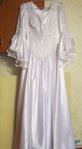 Свадебное платье (р-р 44-46)
