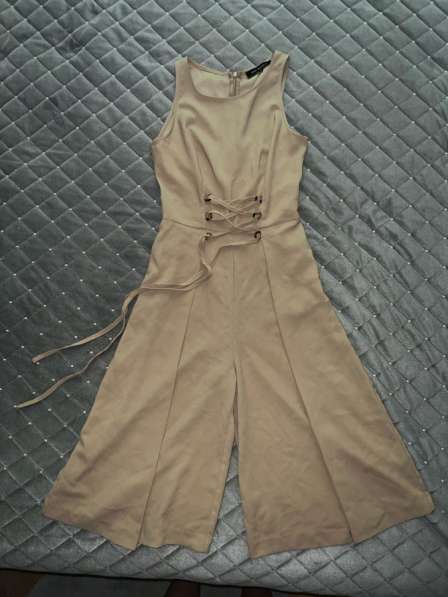 Бежевый комбинезон