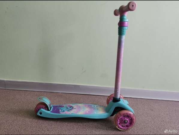 Самокат трехколесный со светящимися колесами