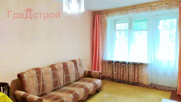 Продам трехкомнатную квартиру в Вологда.Жилая площадь 60 кв.м.Дом кирпичный.Есть Балкон.