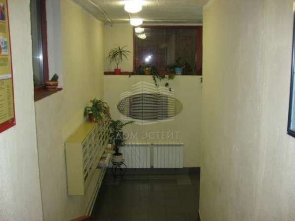 Продам двухкомнатную квартиру в Москве. Жилая площадь 55 кв.м. Этаж 7. Есть балкон.
