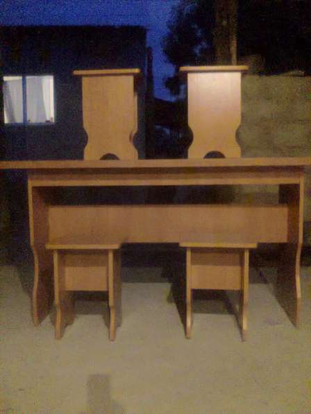 Стол кухонный с 4- мя табуретками, хорошего качества продам в фото 4