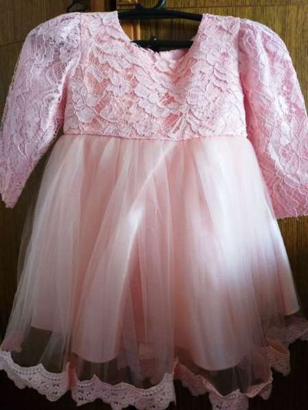 Кружевное нарядное платье персикового цвета (на 19-24мес)