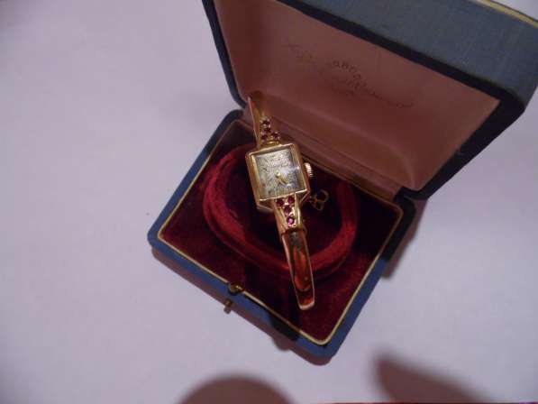 Продам золотые женские часы в Усть-Илимске