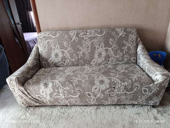 Отдам даром. Корпус крепкий, нужна перетчжка. Дивандек+ в 