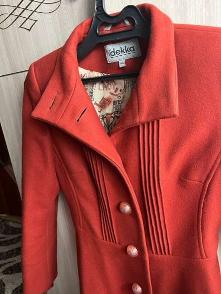 Пальто кирпичного цвета в Киселевске