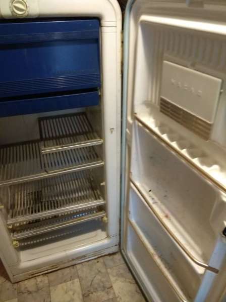 Рабочий Раритет-холодильник ЗИЛ-Москва в Смоленске
