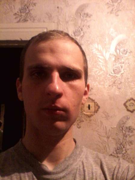 Олег, 25 лет, хочет познакомиться