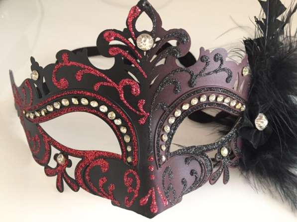 Карнавальная театральная маска в фото 3