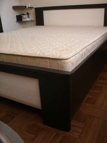 Продам двуспальную кровать с матрасом в Краснодаре фото 3