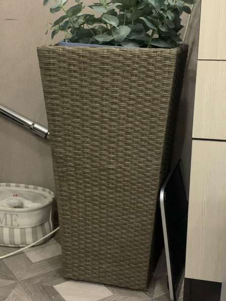 Напольное кашпо для цветов