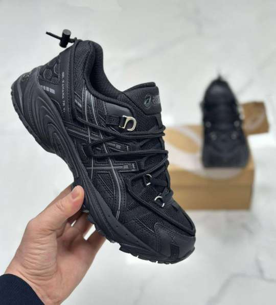 Кроссовки ASICS