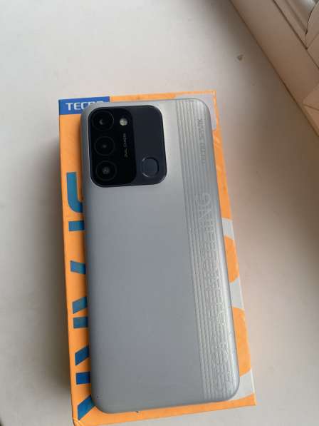 Телефон Tecno Spark 8c