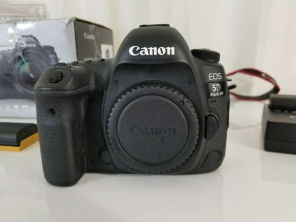 Цифровая зеркальная камера Canon EOS 5D Mark IV 30.4MP в 