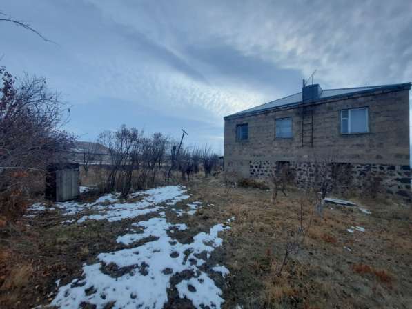 Продается двухэтажный дом в Гехаркуникской области,село Шатв в фото 3