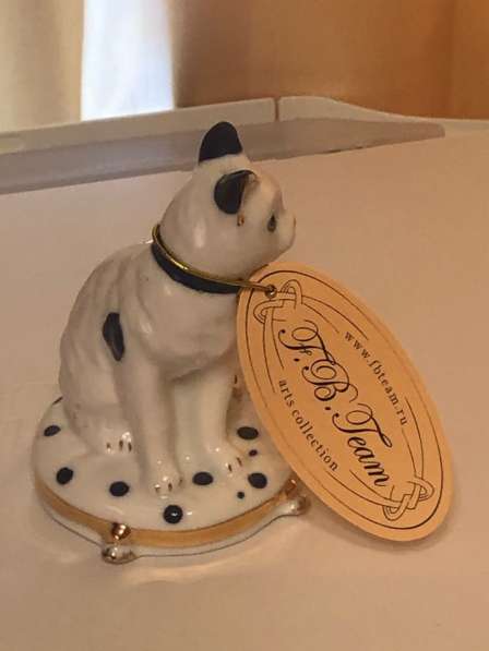 Фарфоровая статуэтка кошка в Москве