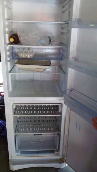 Холодильник Indesit, неисправный в Дзержинске