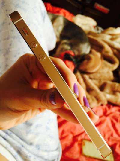 сотовый телефон Apple iPhone 5s Gold 32gb в Санкт-Петербурге