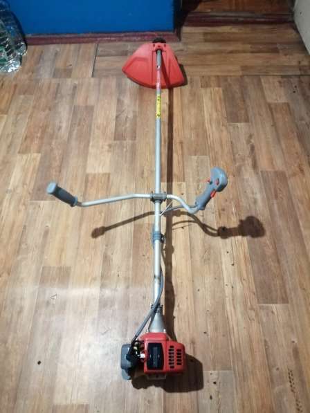 Продам бензотриммер RedVerg