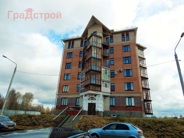 Продам трехкомнатную квартиру в Вологда.Жилая площадь 83 кв.м.Дом кирпичный.Есть Балкон.