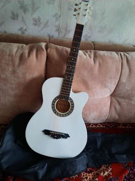 Белая гитара