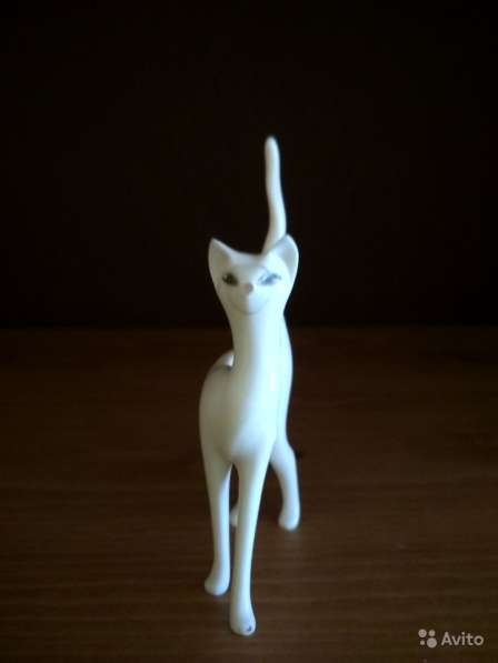 Кошка (скульптура из кости)