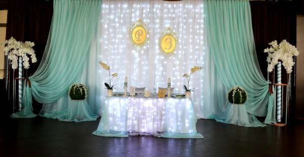 Оформление свадебного зала тканями, цветами, шарами в Пензе фото 13
