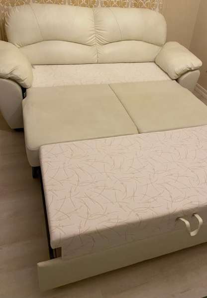 Кожаный диван б/у кожа белый в Красногорске