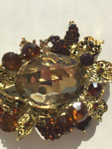Брошь бижутерия стразы сваровски Swarovski кристаллы украшен в Москве фото 3