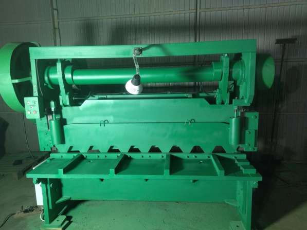 Гильотины продам НД3314Г 2,5х1600 мм, НД 3316Г 4х2000 мм в Владивостоке