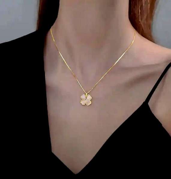 Женская подвеска