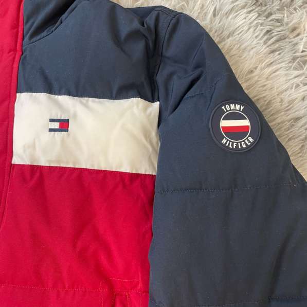 Пуховик Tommy Hilfiger в Северодвинске