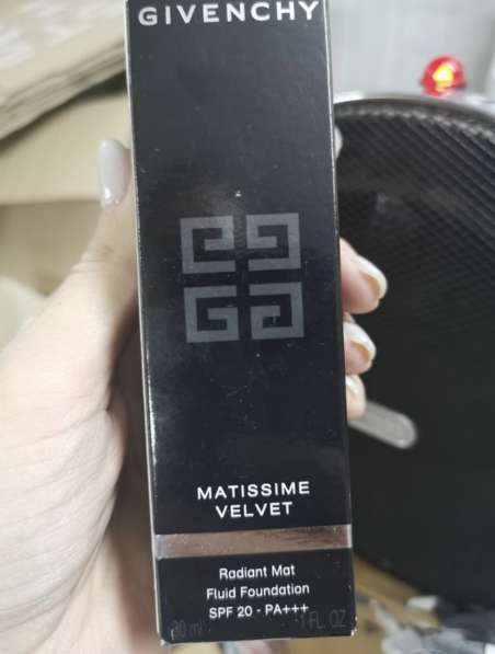Тональный крем Givenchy Matissime Velvet Fluid в Ярославле