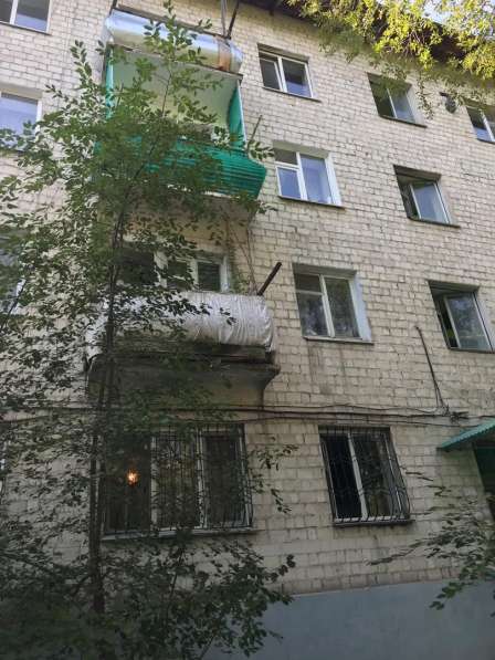 Продаю 3-х комнатную квартиру на Ахунбаева Абая 4 этаж и