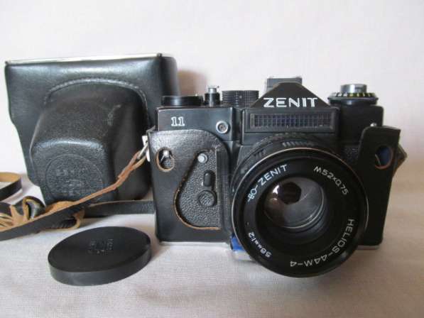 Пленочный зеркальный фотоаппарат Зенит-11