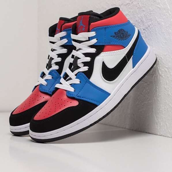 Кроссовки Nike Air Jordan 1