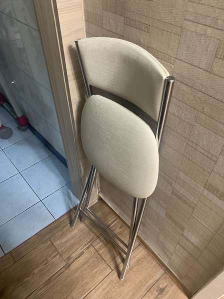 Продаётся кухонный стол и стулья в Москве