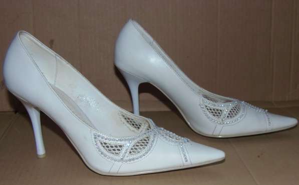 Туфли женские белые р.38 на «шпильке»