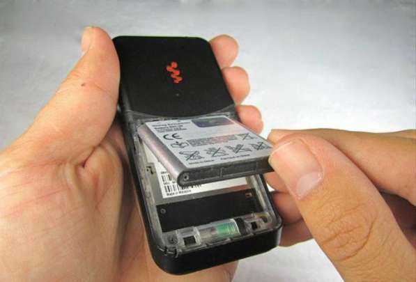 Sony Ericsson W580i (оригинал. комплект) в Москве фото 3