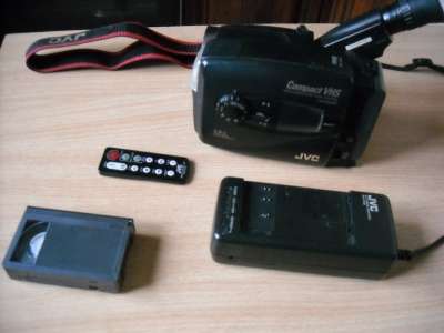 видеокамеру JVC JVC GR-AX627