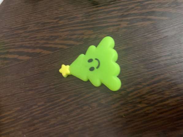 Игрушка сквишь ёлка-12 рублей